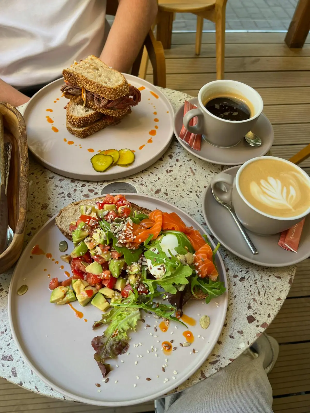 週末 brunch 餐盤搭配手沖咖啡